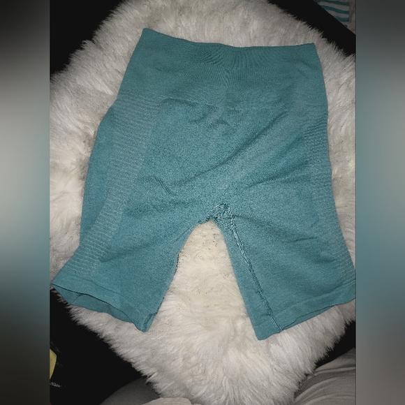 Alphalete seamless biker shorts Capri Sun size M - Picture 1 of 4